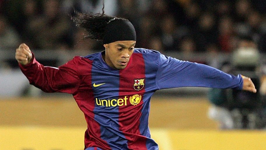 YOKOHAMA, JAPAN - DECEMBER 17: Ronaldinho of FC Barcelona controls the ball during the final of the FIFA Club World Cup Japan 2006 between Sport Club Internacional and FC Barcelona at the International Stadium Yokohama December 17, 2006 in Yokohama, Japan. Sport Club Internacional defeated FC Barcelona by 1-0. (Photo by Junko Kimura/Getty Images)