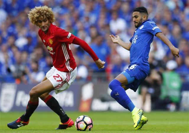 Mourinho defends Fellaini, blames Wembley pitch for his mistake