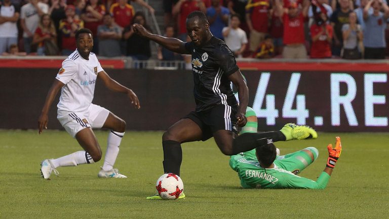 Mourinho hails ‘top striker’ Lukaku after first Man Utd goal