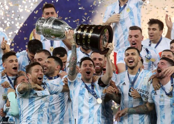 Messi-Copa_America_trophy - Isoccerng